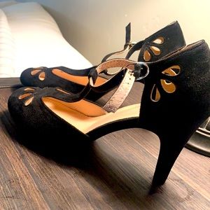 Black suede 50s style heels new never worn in box